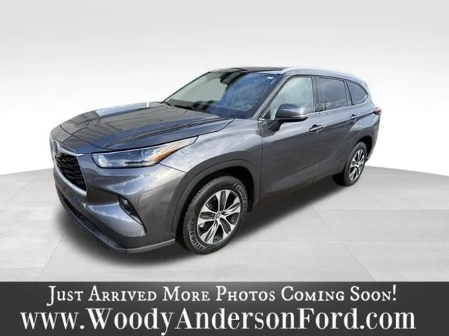 2022 Toyota Highlander XLE photo 1
