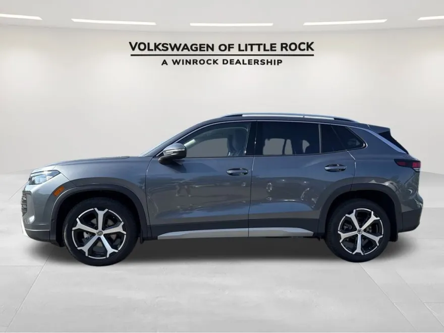 2025 Volkswagen Tiguan SE photo 1