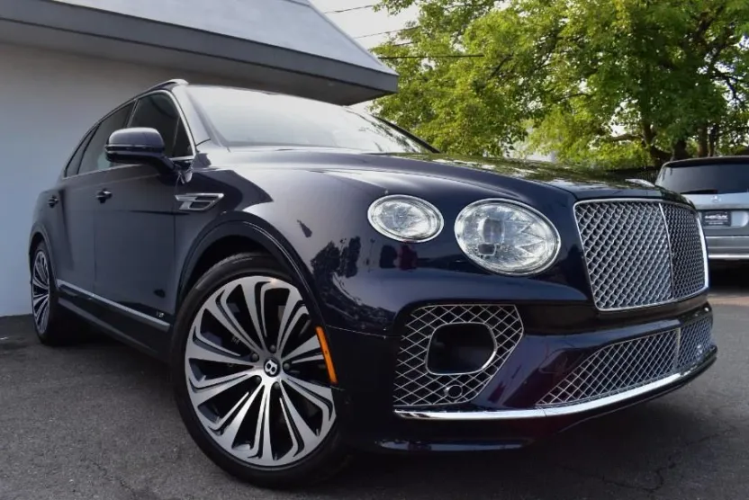 2021 Bentley Bentayga V8 photo 1