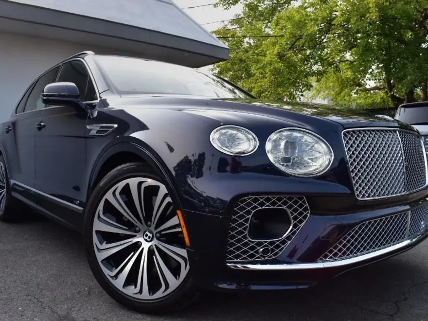 2021 Bentley Bentayga V8 photo 1