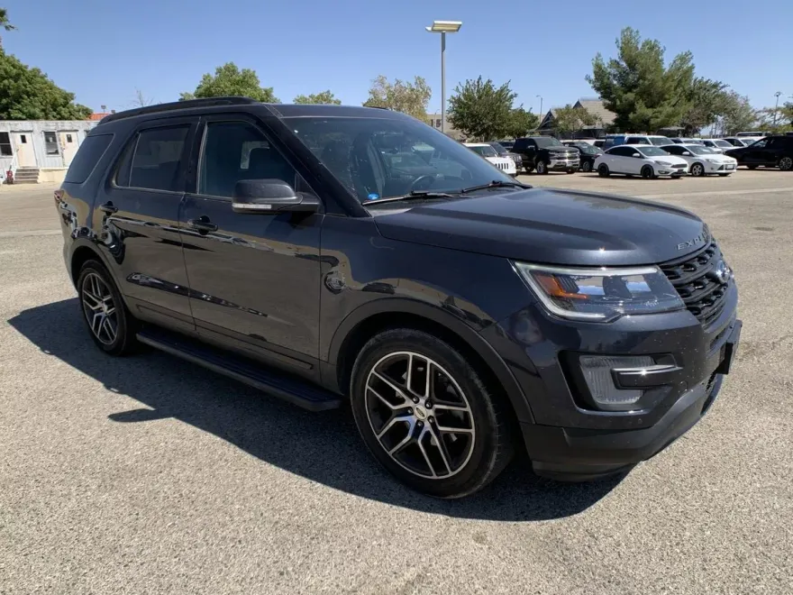 2017 Ford Explorer Sport photo 1
