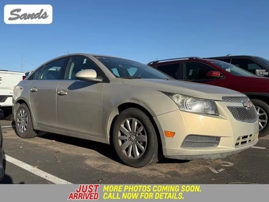 2011 Chevrolet Cruze LT photo 1