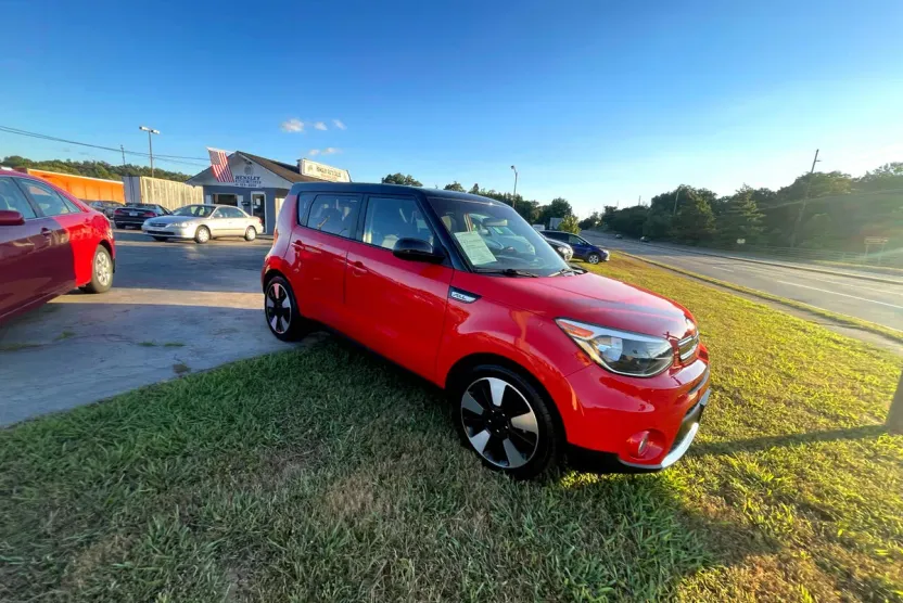 2017 Kia Soul Plus photo 1