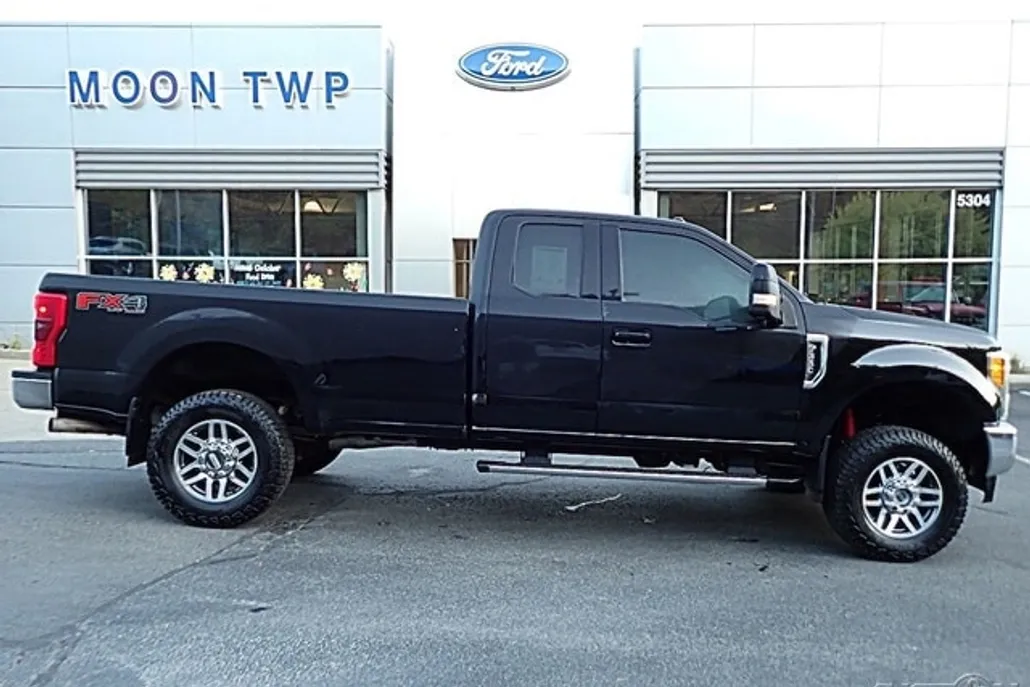 2017 Ford F-350 Lariat photo 1