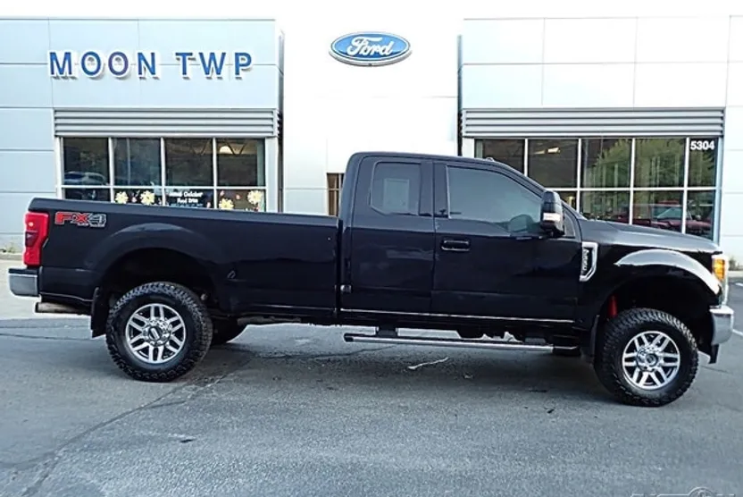 2017 Ford F-350 Lariat photo 1