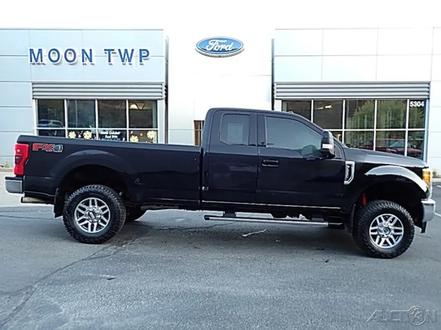 2017 Ford F-350 Lariat photo 1