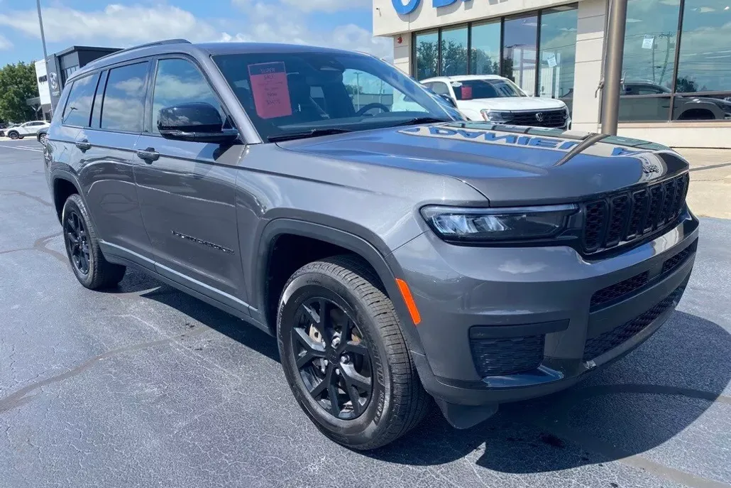 2024 Jeep Grand Cherokee Altitude photo 1