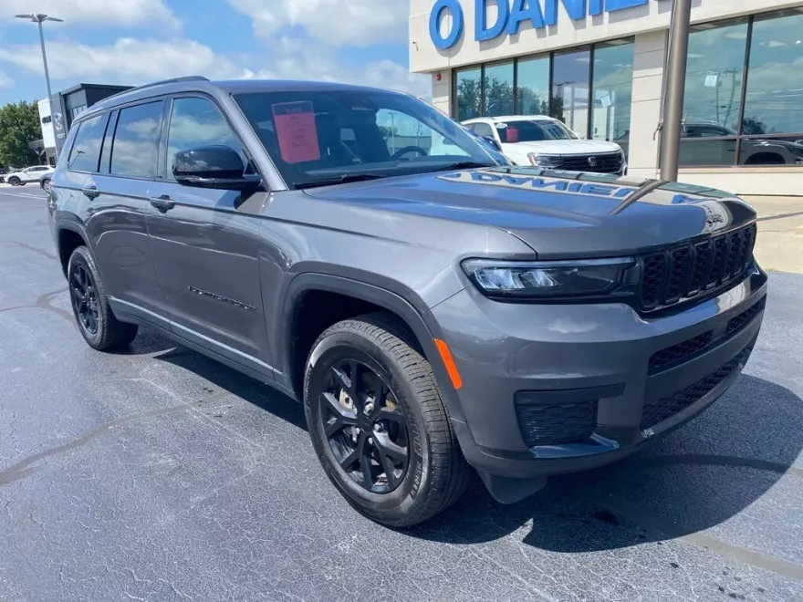 2024 Jeep Grand Cherokee Altitude photo 1