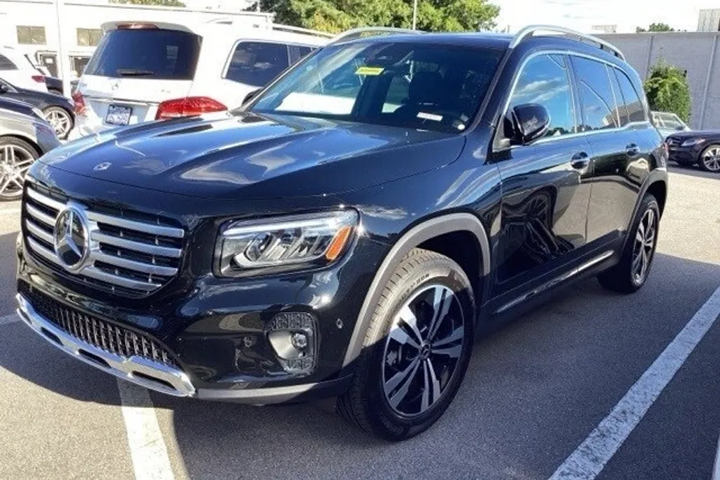 2025 Mercedes Benz GLB 250 4MATIC photo 1