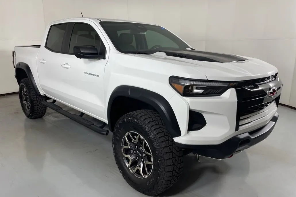 2025 Chevrolet Colorado ZR2 photo 1