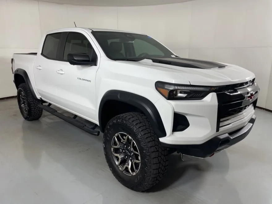 2025 Chevrolet Colorado ZR2 photo 1