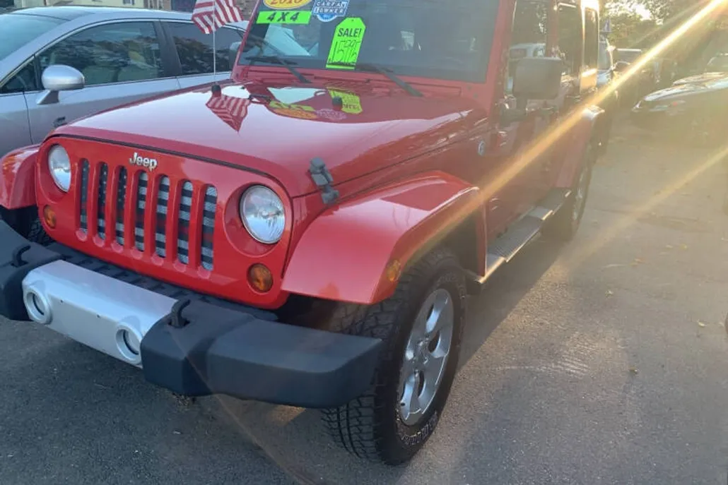 2013 Jeep Wrangler Unlimited Sahara photo 1