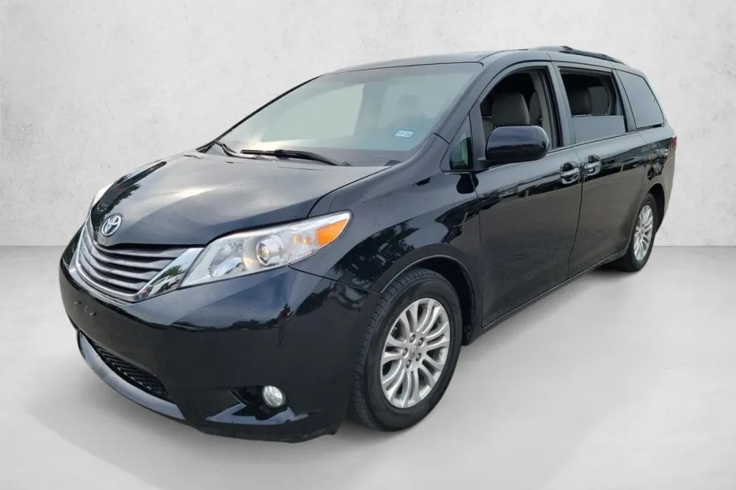 2015 Toyota Sienna XLE Premium photo 1