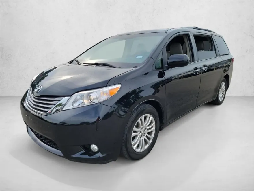 2015 Toyota Sienna XLE Premium photo 1
