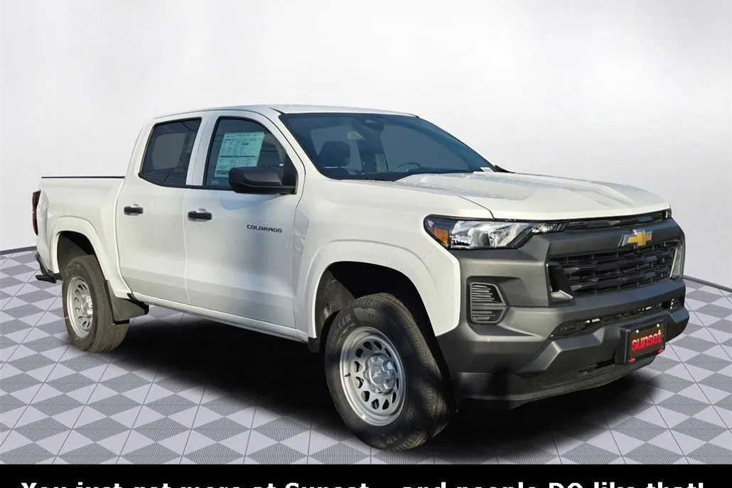 2024 Chevrolet Colorado photo 1