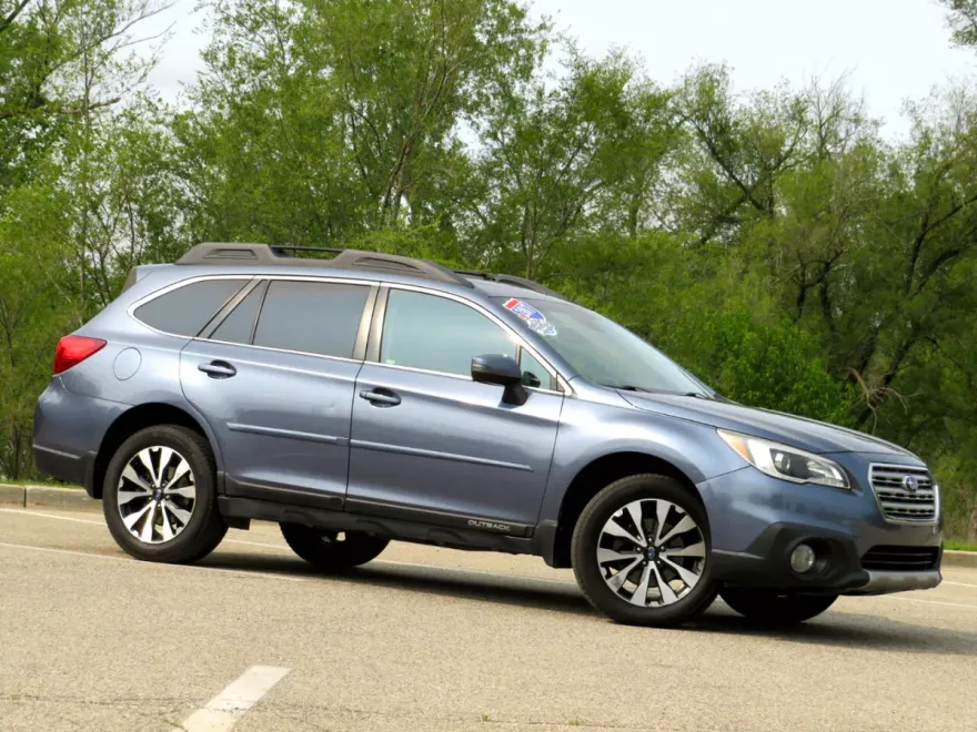 2017 Subaru Outback 3.6R Limited photo 1
