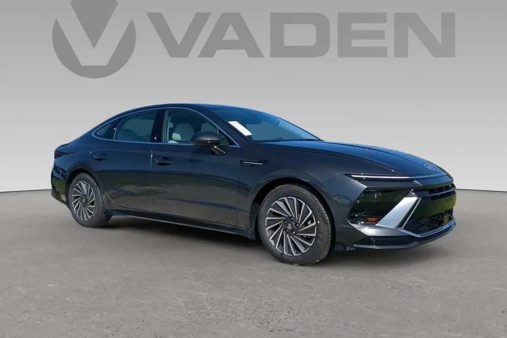 2025 Hyundai Sonata SEL photo 1