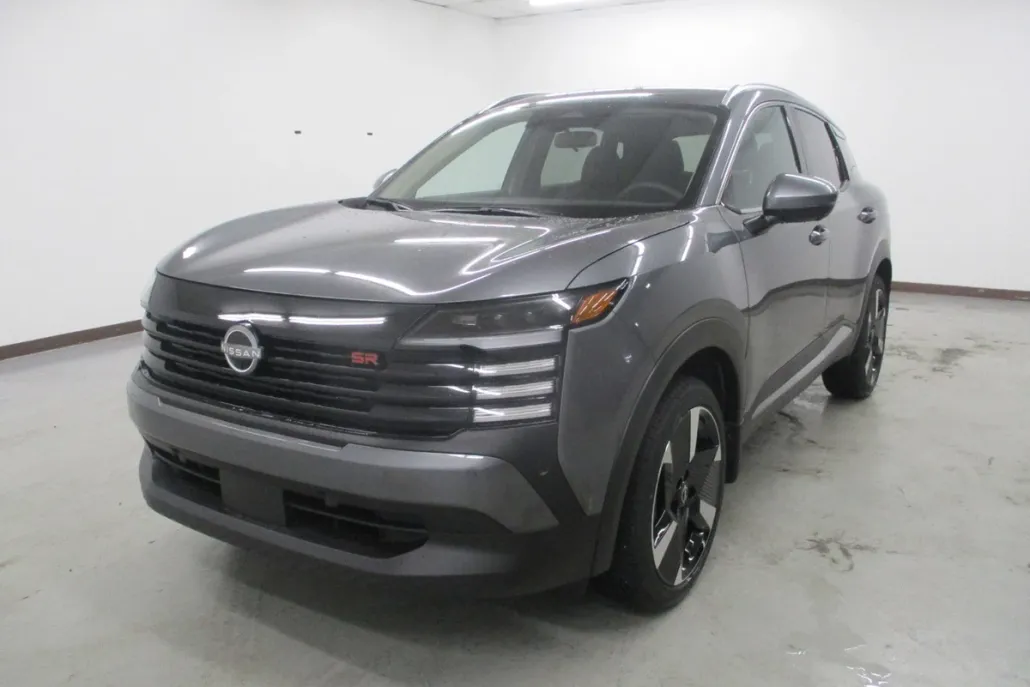 2025 Nissan Kicks SR photo 1