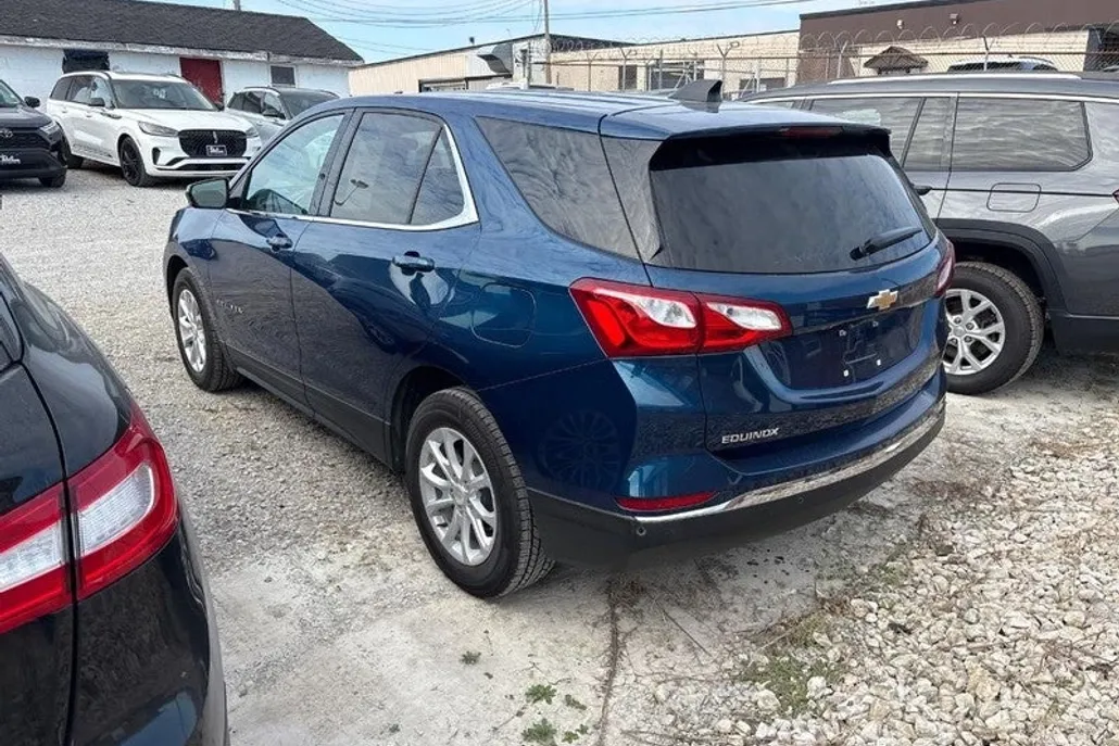 2020 Chevrolet Equinox LT photo 1