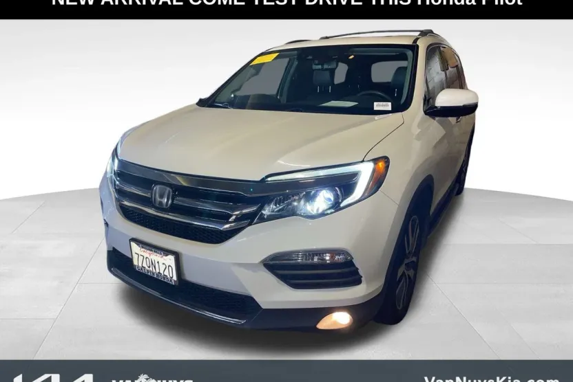 2017 Honda Pilot Elite photo 1