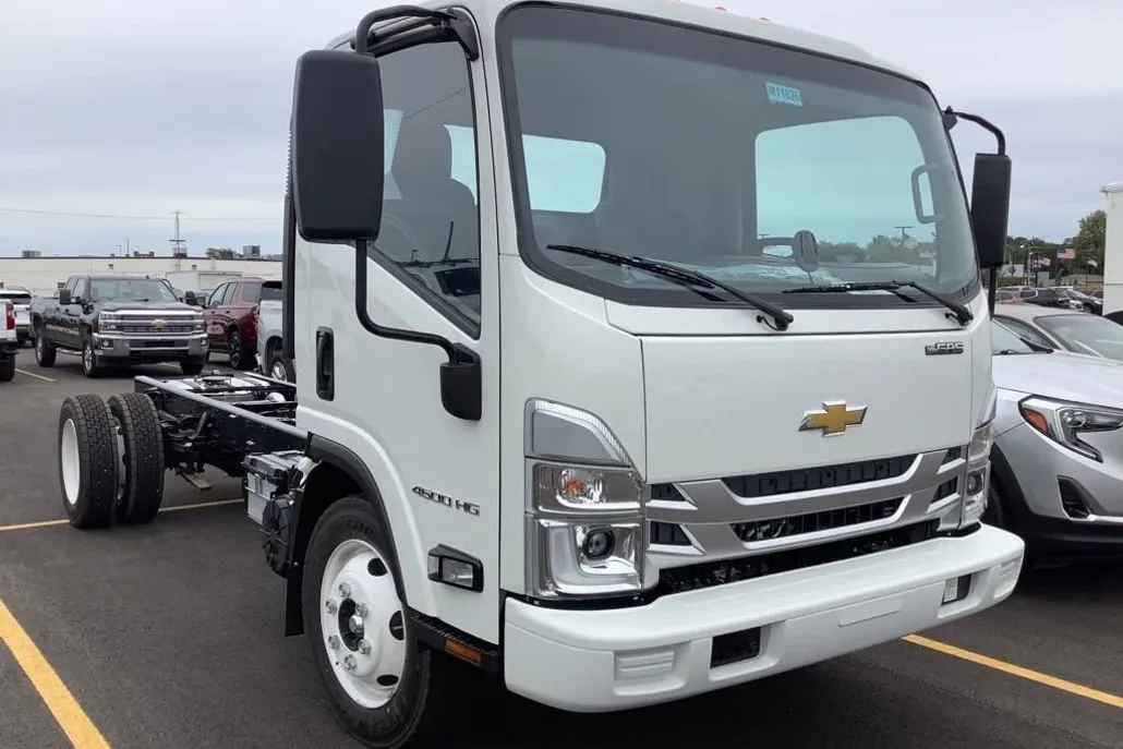 2025 Chevrolet Silverado 4500HD photo 1