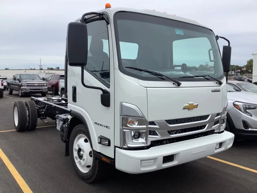 2025 Chevrolet Silverado 4500HD photo 1