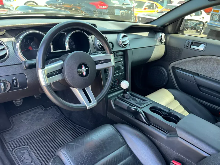 2009 Ford Mustang GT Premium photo 1