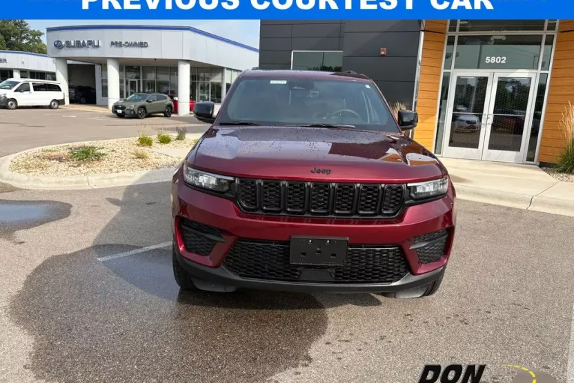 2025 Jeep Grand Cherokee Laredo Altitude X photo 1