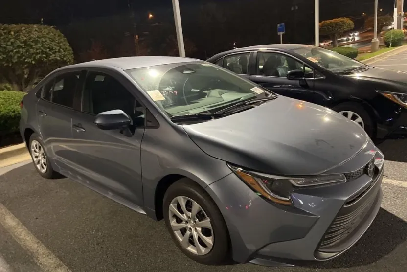 2025 Toyota Corolla LE photo 1