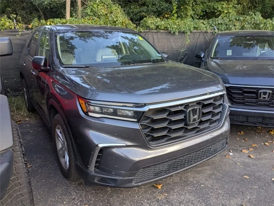 2023 Honda Pilot LX photo 1