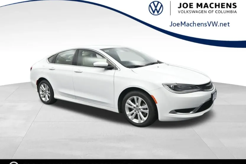2016 Chrysler 200 Limited photo 1
