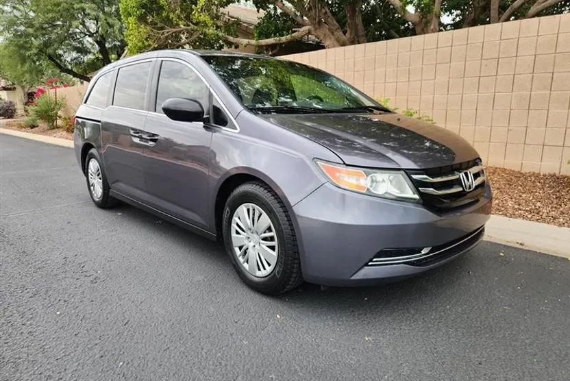 2014 Honda Odyssey LX photo 1