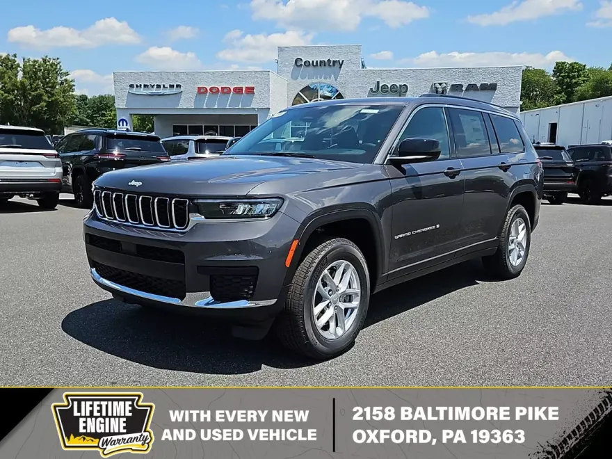 2025 Jeep Grand Cherokee Laredo photo 1