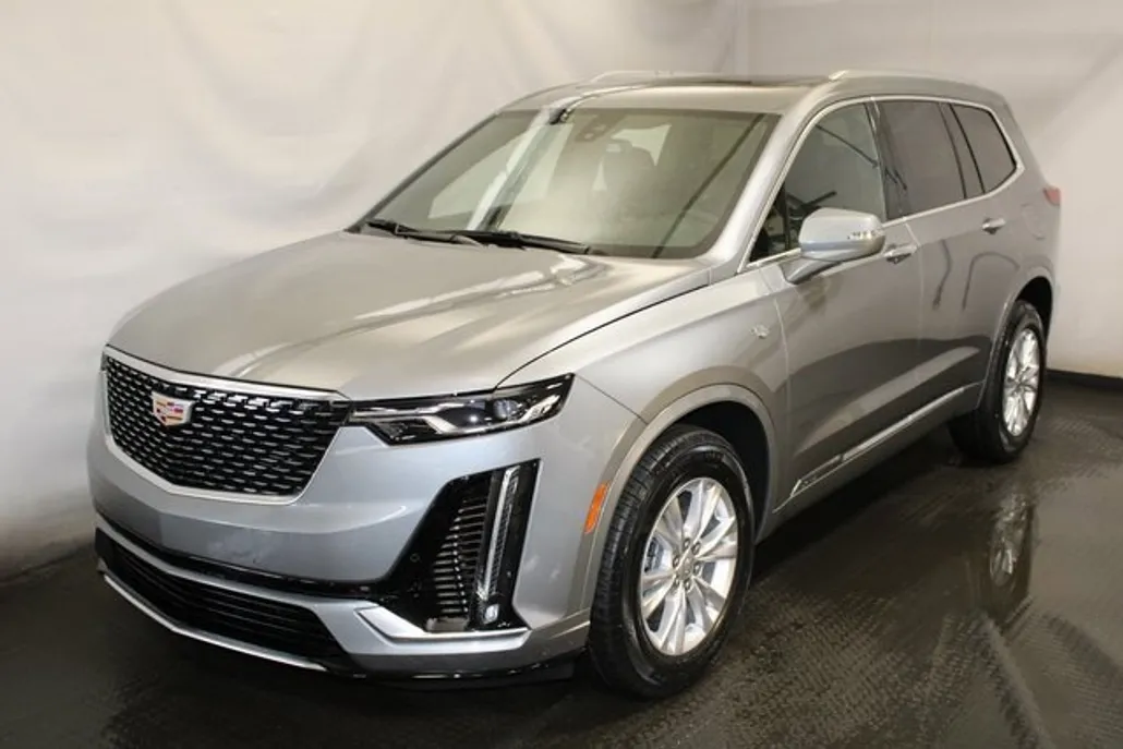 2025 Cadillac XT6 Luxury photo 1