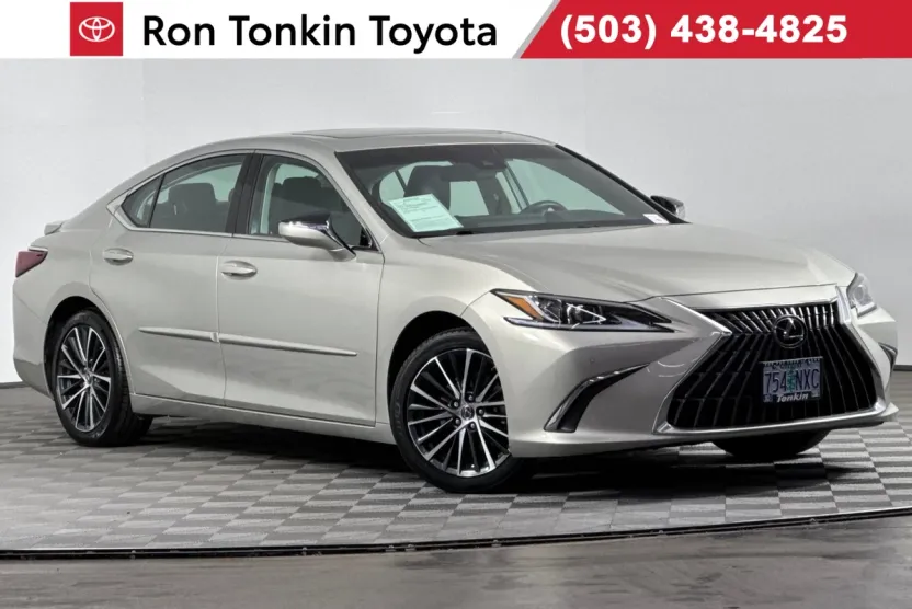 2023 Lexus ES 300h photo 1