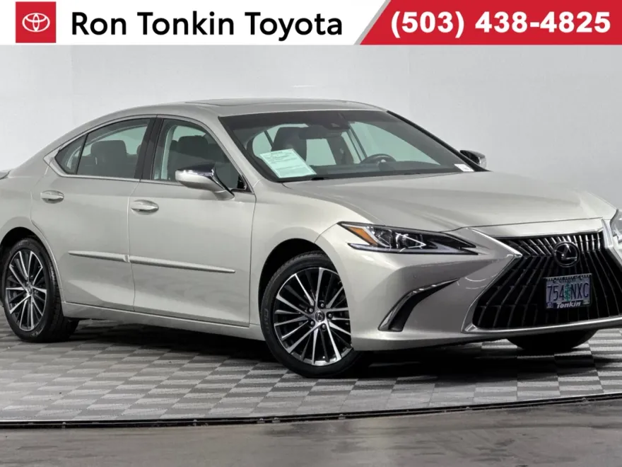 2023 Lexus ES 300h photo 1