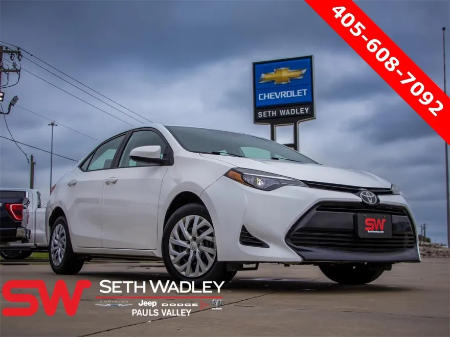 2017 Toyota Corolla LE photo 1