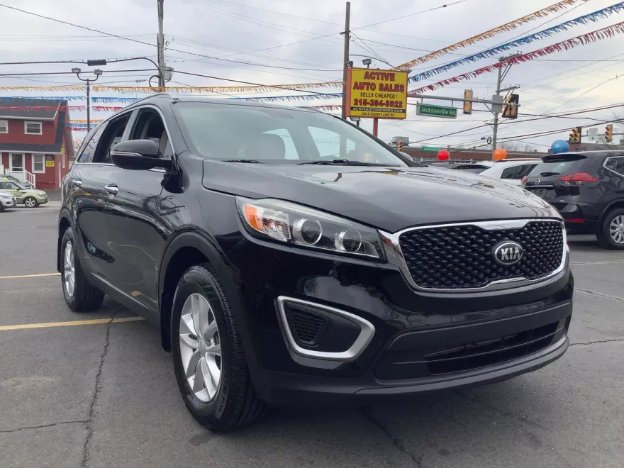 2017 Kia Sorento LX photo 1