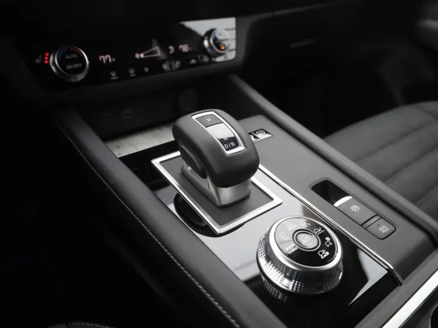 2025 Mitsubishi Outlander PHEV SE photo 28