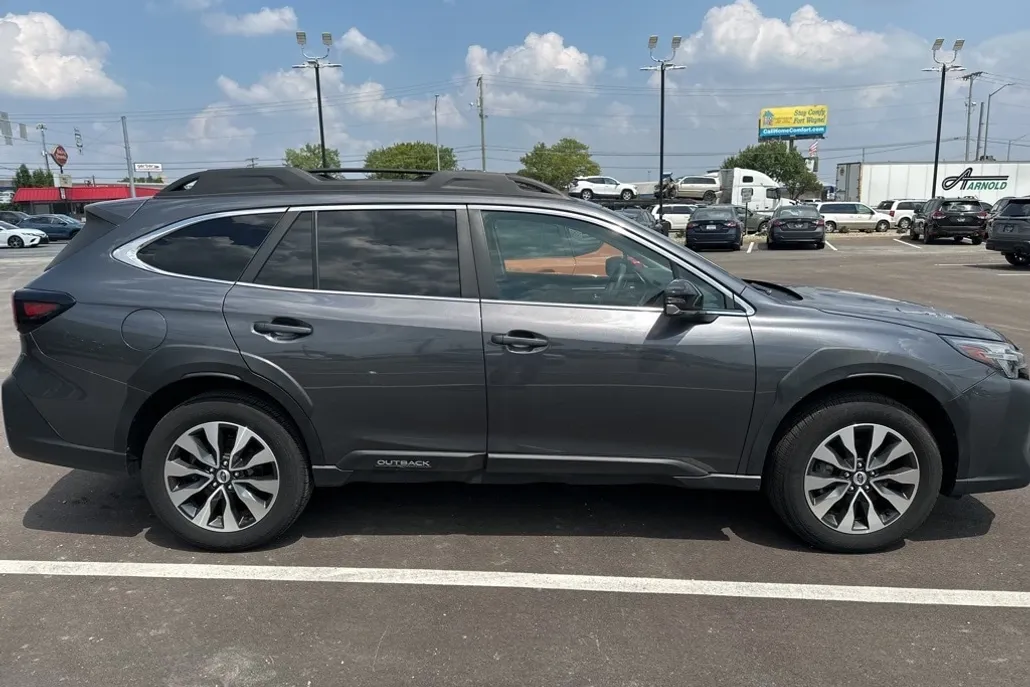 2023 Subaru Outback Limited photo 1