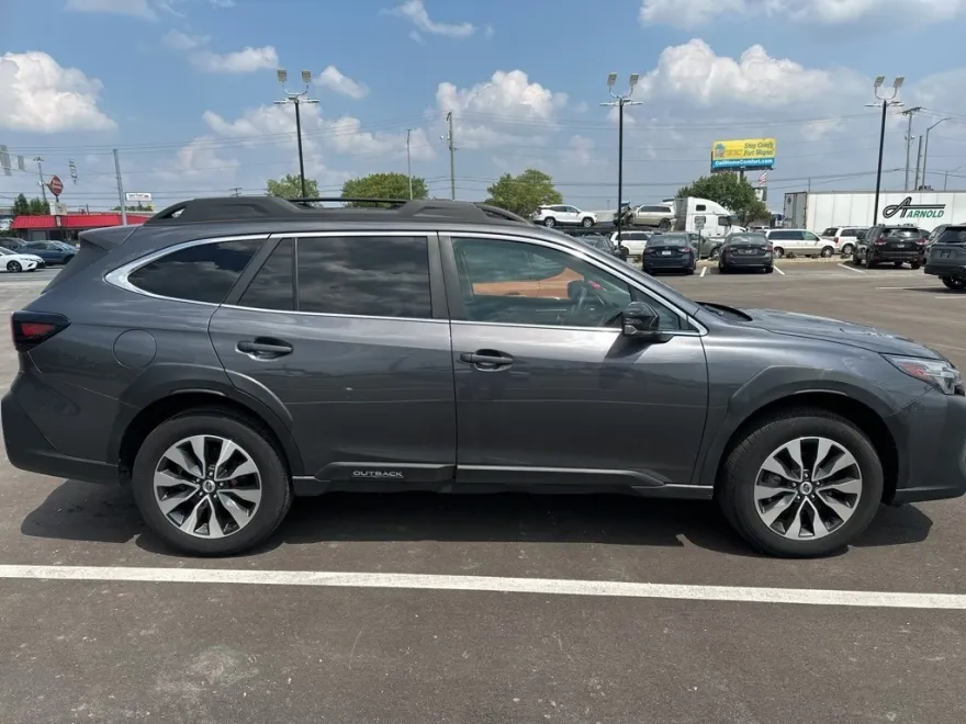 2023 Subaru Outback Limited photo 1