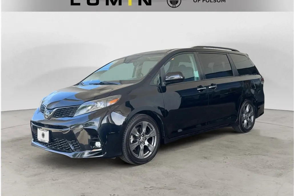 2020 Toyota Sienna SE photo 1