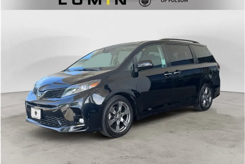2020 Toyota Sienna SE photo 1