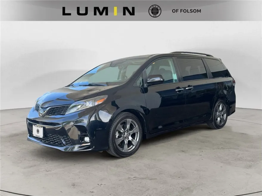 2020 Toyota Sienna SE photo 1