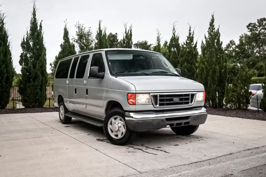 2007 Ford E-350 photo 1