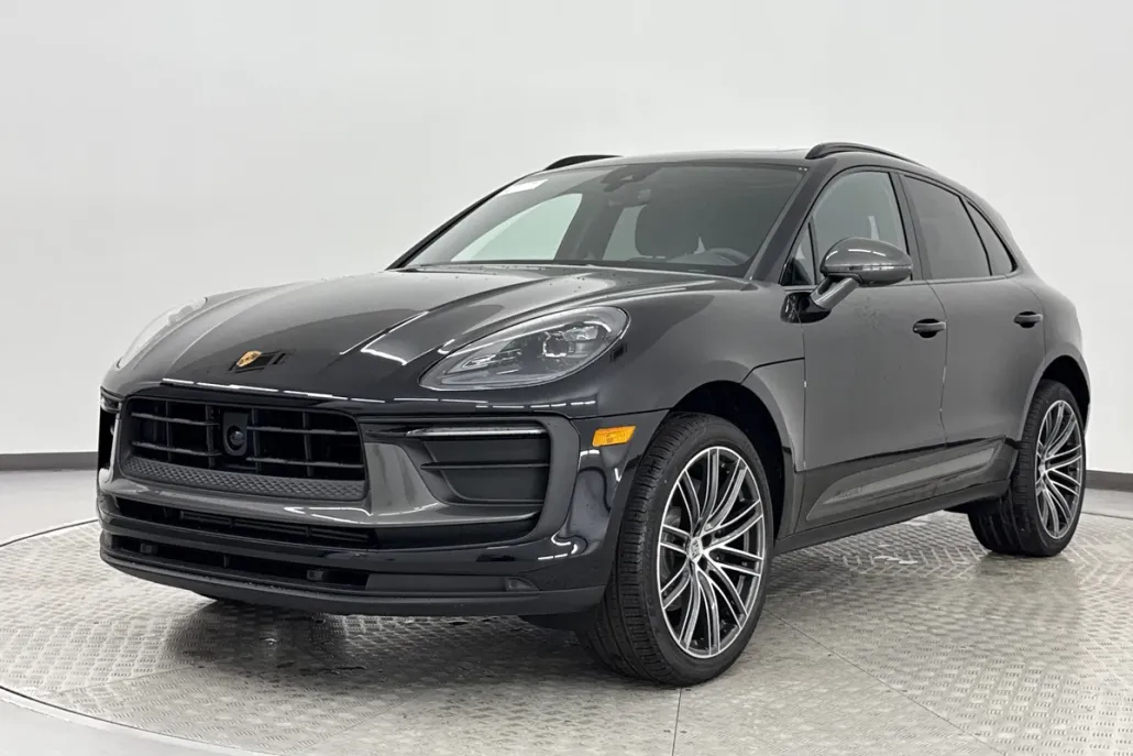 2025 Porsche Macan T photo 1