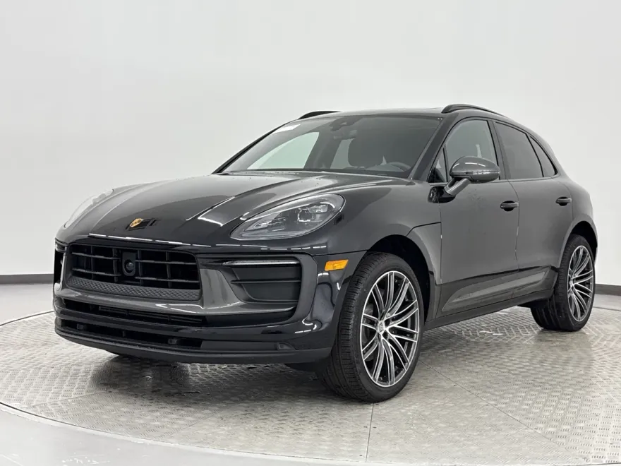 2025 Porsche Macan T photo 1