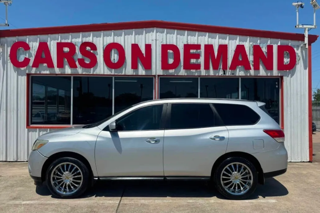 2013 Nissan Pathfinder S photo 1