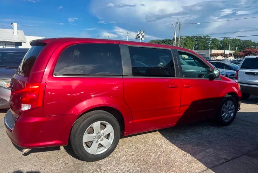 2014 Dodge Grand Caravan SE photo 1