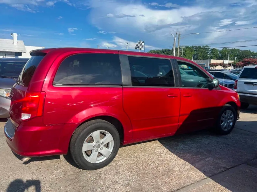 2014 Dodge Grand Caravan SE photo 1